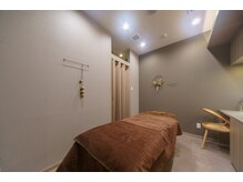 デフィー 六本松店(defi)の雰囲気（個室の広いエステルームで自分へのご褒美。シャワーも完備♪）