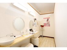 明るく、清潔感のある店内でお待ちしております♪