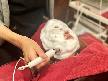トータルビューティーサロン トップスタイルの写真/キュッと引き締め、ツルスベ毛穴フェイシャルコース♪毛穴の悩みに終止符。メイクいらずのつるん素肌！