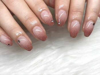 エルミラ(ELMIRA)の写真/お仕事上、派手なネイルが出来ない方にも!!シンプルながらも個性の光るデザインで気分をUP★