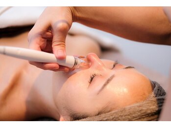 ファロンビューティー(fallon beauty)の写真/毛穴の黒ずみ・汚れにサヨナラ!浮き出すケアでつるすべ肌へ。ニキビ改善・美肌効果を実感♪