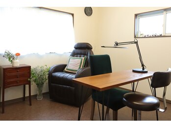 ドロップ(Drop)/レトロ家具とプライベートな空間