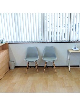 富山ふじい鍼灸整体院/待合スペース