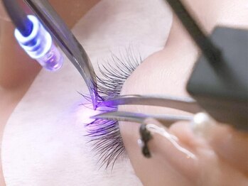 ブエノスカリン アイラッシュ(Buenos Karin Eyelash)の写真/馬車道駅徒歩1分【LEDマツエク】従来のマツエクより長持ち◎眉毛・まつ毛パーマなどのお悩みも全て解決♪