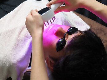 バイアール 新宿メンズ店(byR)の写真/【新宿駅周辺】男性も肌ケアの時代★光フェイシャル＆ピーリングで毛穴/肌荒れを徹底ケア
