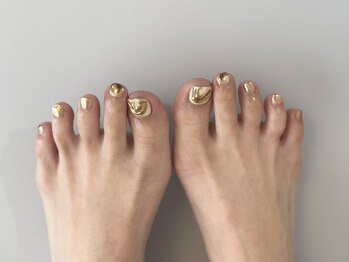 ウーフィー(WOOFY)/foot親指art