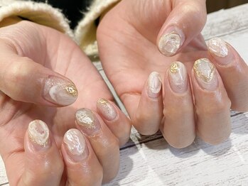 ネイルアルケー(Nail ARCHE)/ホワイト×ゴールドニュアンス