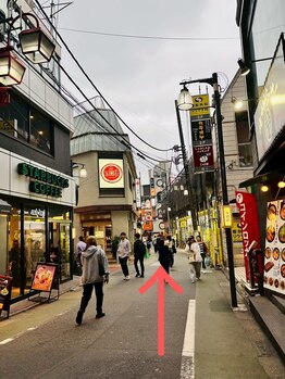 エモーション 自由が丘店(Emotion)/そのまままっすぐ進みます