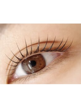 ナチュラル上品な目元にしたい