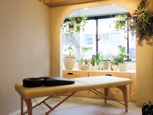 精神と時のジム 恵比寿店の雰囲気（ストレッチで整え、マッサージでケアをする。）