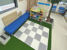 あまがい鍼灸接骨院 小山駅院の雰囲気（キッズスペース／エクササイズスペース）
