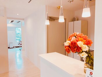 まつげエクステ専門サロン ブルームラッシュ(bloom lash)/白と基調とした明るい店内☆