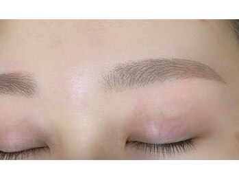 ビューステージ アイブロウサロン 秋田/平行アーチ眉