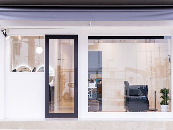 ブルースラッシュエアリ(BLUE / eari)/外観