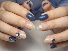 スエン(Suen)の雰囲気(上品なひと癖くすみブルーネイル。)
