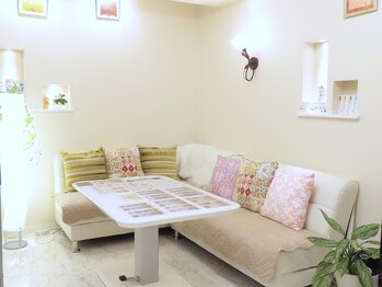 耳つぼアンドスリムケア イヤローブ(Earlobe)/待合室