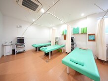 アルク接骨院 整体院/院内　ベッド