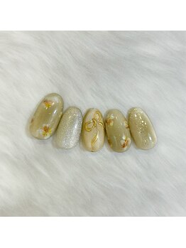 グレージュの花柄ネイル