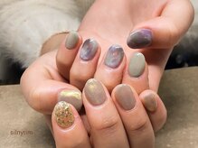 シルニー リム(Silny rim)/アシンメトリーニュアンスネイル