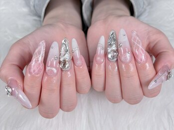 クイーンズ ネイル スタジオ(QUEENS NAIL STUDIO)/つけ放題/マグネット/長さ出し