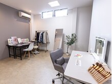 【パーソナルカラー診断/骨格診断/顔タイプ診断/メイク】salon unpetitの雰囲気(靴を脱ぐ必要はなく、駐車場から階段を上がるとサロンへ直結。)