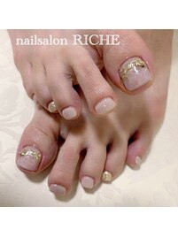 ベージュフットネイル