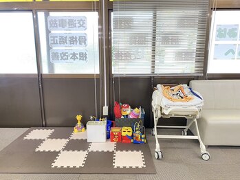 整骨院こころ 玖村院/キッズスペース、バウンサー完備