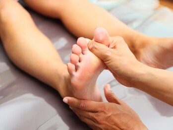 リフレナゴミ(REFLE Nagomi)の写真/"第二の心臓"と言われる足裏の反射区を刺激！膝下リンパケアと組み合わせ、つらい足のむくみや疲労を解消♪