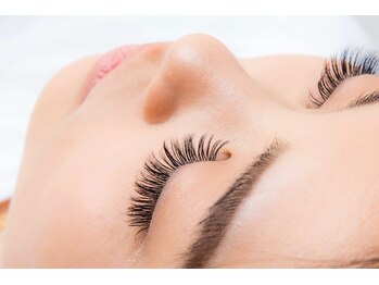 ビューティーサロン ココ 岐阜店(Beauty Salon COCO)の写真/毛量が少なくても今迄にないふさふさ感で濃密ボリュームeye♪シングルプラス(上)120束¥5800/付け放題¥7200