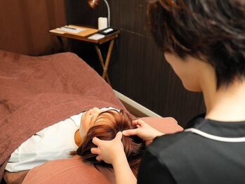 仙豆のちから 栄店の写真/自律神経を整えて熟睡体験♪頭のコリをほぐすことで血行を促進！お顔のむくみ・たるみ改善で小顔効果も◎