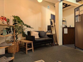 空整体院/広々とした待合スペース