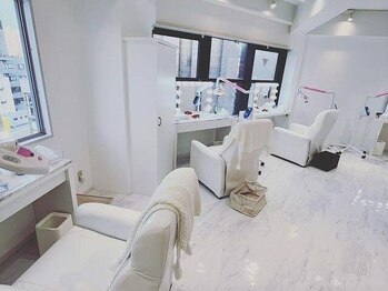 エクシアホワイトニング 原宿店/清潔感のある店内