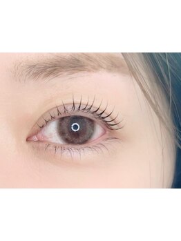 ナチュラル上品な目元にしたい