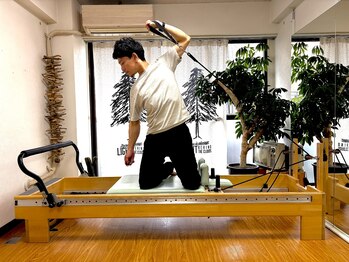ライフ ピラティス スタジオ(LIFE Pilates Studio)/手首と首の連動ワーク
