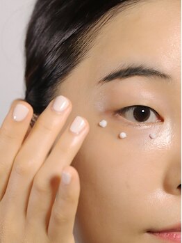 ユウビイ 大宮東口店(you'B)の写真/気になるシミケアに◎スキンメイド×トロイピールを行うことにより肌環境の改善！エステデビューは当店で☆