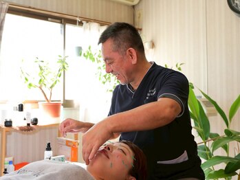 ながたともひさ指圧はり灸治療院/美容鍼の施術で小顔効果