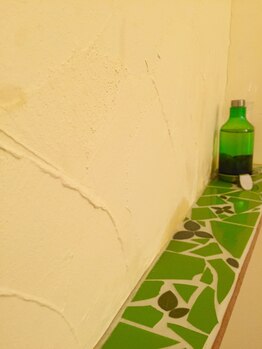 ケンコウサロン クローバー/塗り壁の可愛いこだわり空間