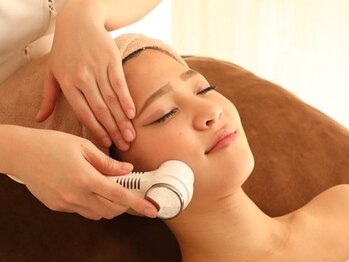 エステティック レイビス 旭川店(RAYVIS)の写真/【美白成分のビタミン美容液をお肌の深部まで導入】ほうれい線・フェイスラインの崩れを改善!変化に感動♪