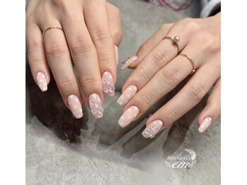 エム(em)/ドット柄ネイル