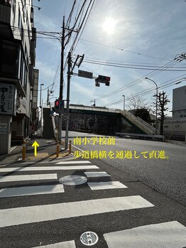 バリニーズサロンヘレン(HELEN)/鎌倉街道を直進