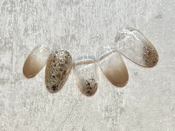 カシータ(casita)/華やかゴールドラメグラデネイル