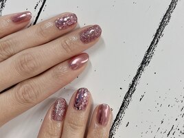 キラキラピンクネイル