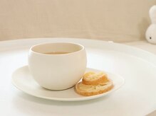 施術後は季節のハーブティーをご用意しております。