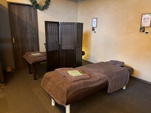 施術ルーム 間仕切りによる半個室空間でゆったりリラックス♪