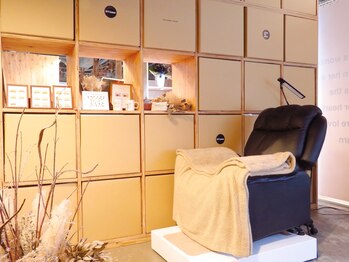 コル アイラッシュ アサブ(col eyelash asabu)/ふかふかのリクライニングチェア