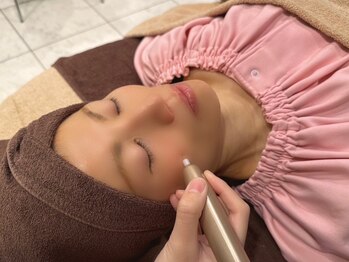 ノーマ(NORMA)の写真/気になるシミをケアし透明感ある肌へ！しみ専門店監修の機器でターンオーバーを整えシミに直接アプローチ