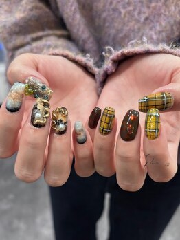 シー(SHE)/個性派ネイル