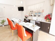 キラリ ネイル(KIRARI NAIL)の雰囲気（駅近で便利！開放的で居心地の良い店内♪）