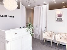 カーテンで仕切られた半個室サロン♪話題のLEDエクステ取り扱い