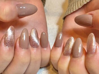 メイヴン(Maven)/ヌーディーなマグネットネイル